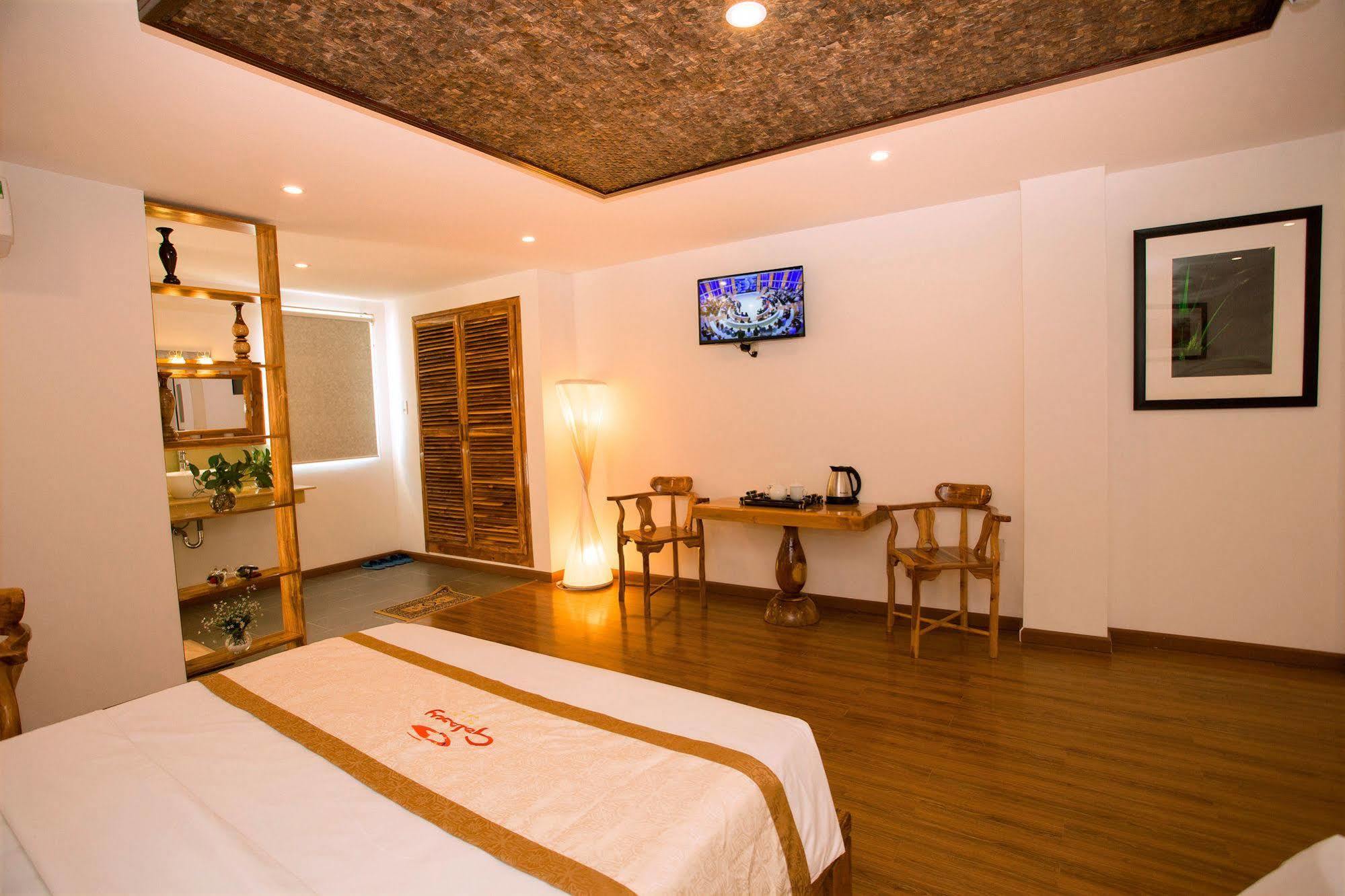 Rex Hotel & Apartment Nha Trang Esterno foto